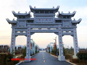 C罗新铜像引发疯狂吐槽!难道足球界的雕像都这么辣眼睛?