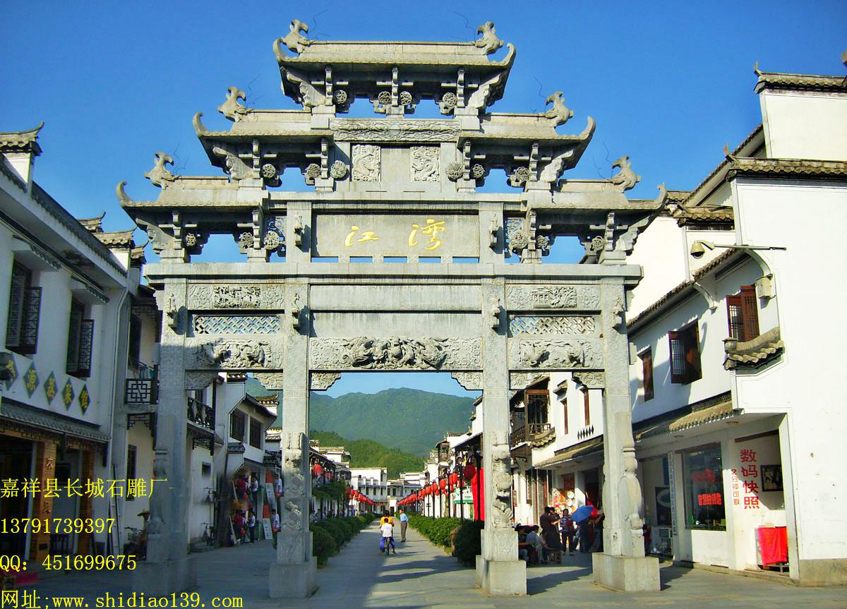 石牌坊则结构复杂，造型精美，整体高大雄伟，沉稳古朴，其价值弥足珍贵，全国罕见。