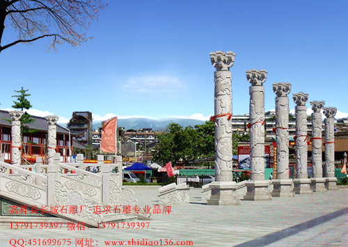 广场中的石雕文化柱.图腾柱有什么魅力